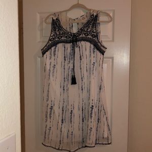 know rose blue and white dress